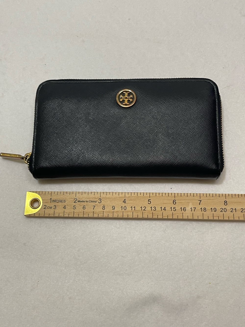 Tory Burch Black Saffiano Leather Zip Around Wallet Gold Logo - Picture 5 of 8